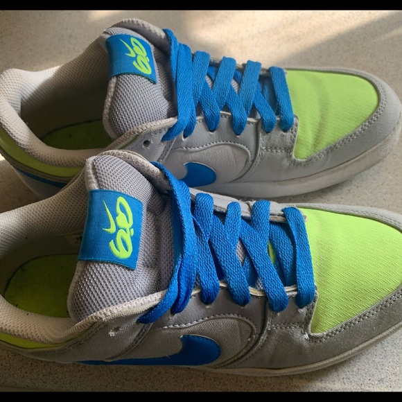 Nike - Picture 3 of 5